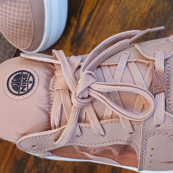 NIKE Court Alta Vision Women's Pink Sneakers Sz 10 - Picture 4 of 10